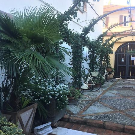 Il Giardino Segreto Bed & Breakfast อีเซโอ ภายนอก รูปภาพ