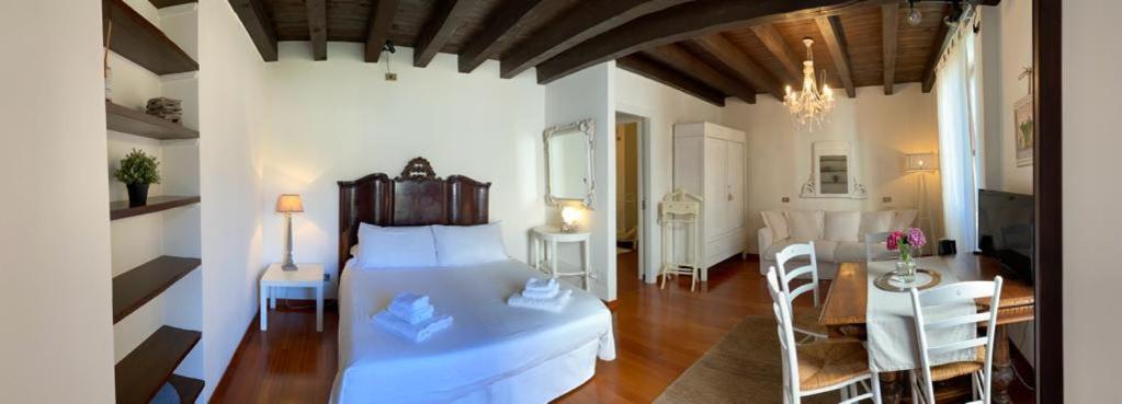 Il Giardino Segreto Bed & Breakfast อีเซโอ ห้อง รูปภาพ