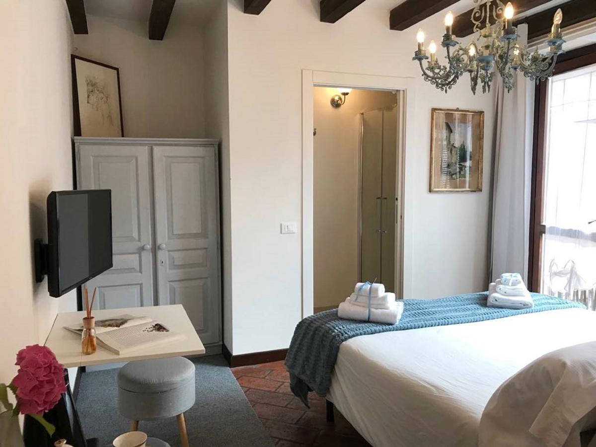 Il Giardino Segreto Bed & Breakfast อีเซโอ ภายนอก รูปภาพ