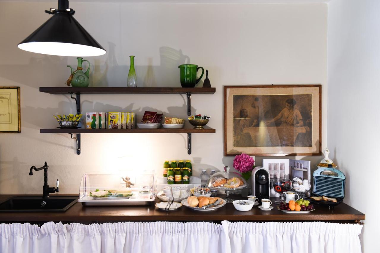 Il Giardino Segreto Bed & Breakfast อีเซโอ ภายนอก รูปภาพ