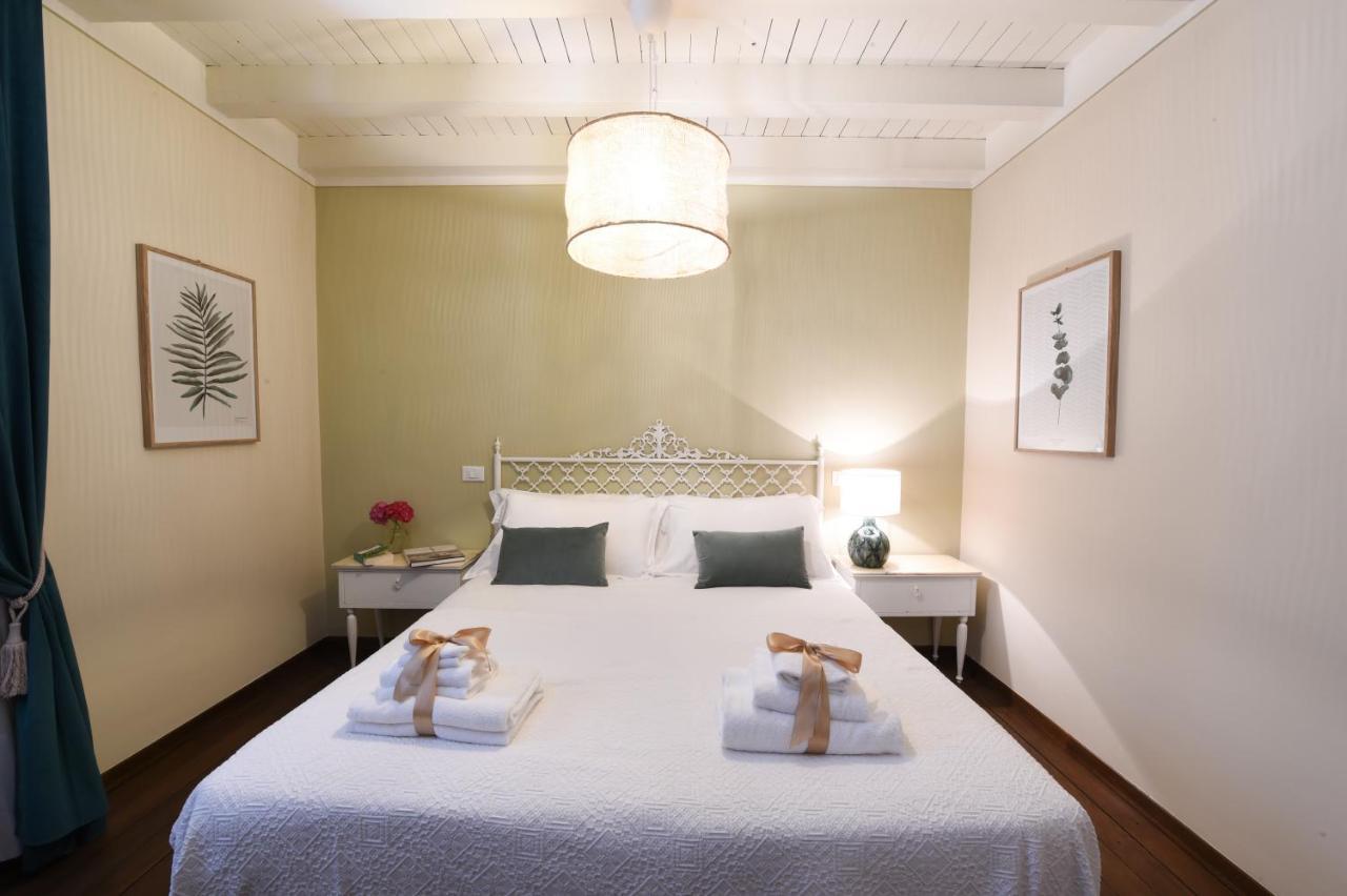 Il Giardino Segreto Bed & Breakfast อีเซโอ ภายนอก รูปภาพ