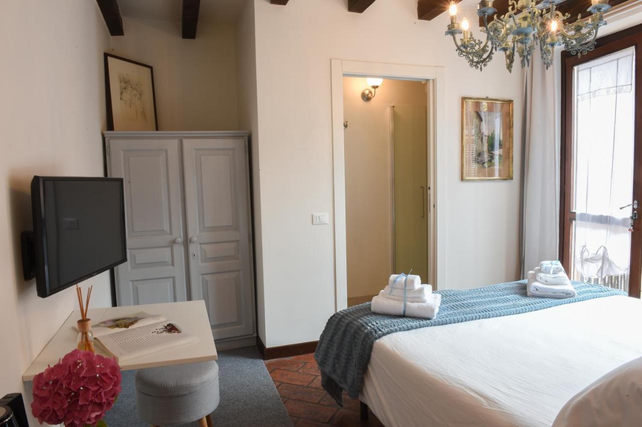 Il Giardino Segreto Bed & Breakfast อีเซโอ ภายนอก รูปภาพ