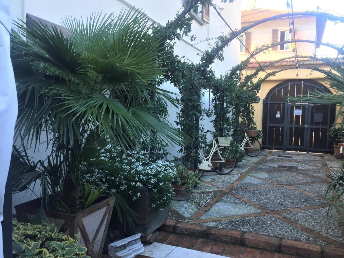 Il Giardino Segreto Bed & Breakfast อีเซโอ ภายนอก รูปภาพ